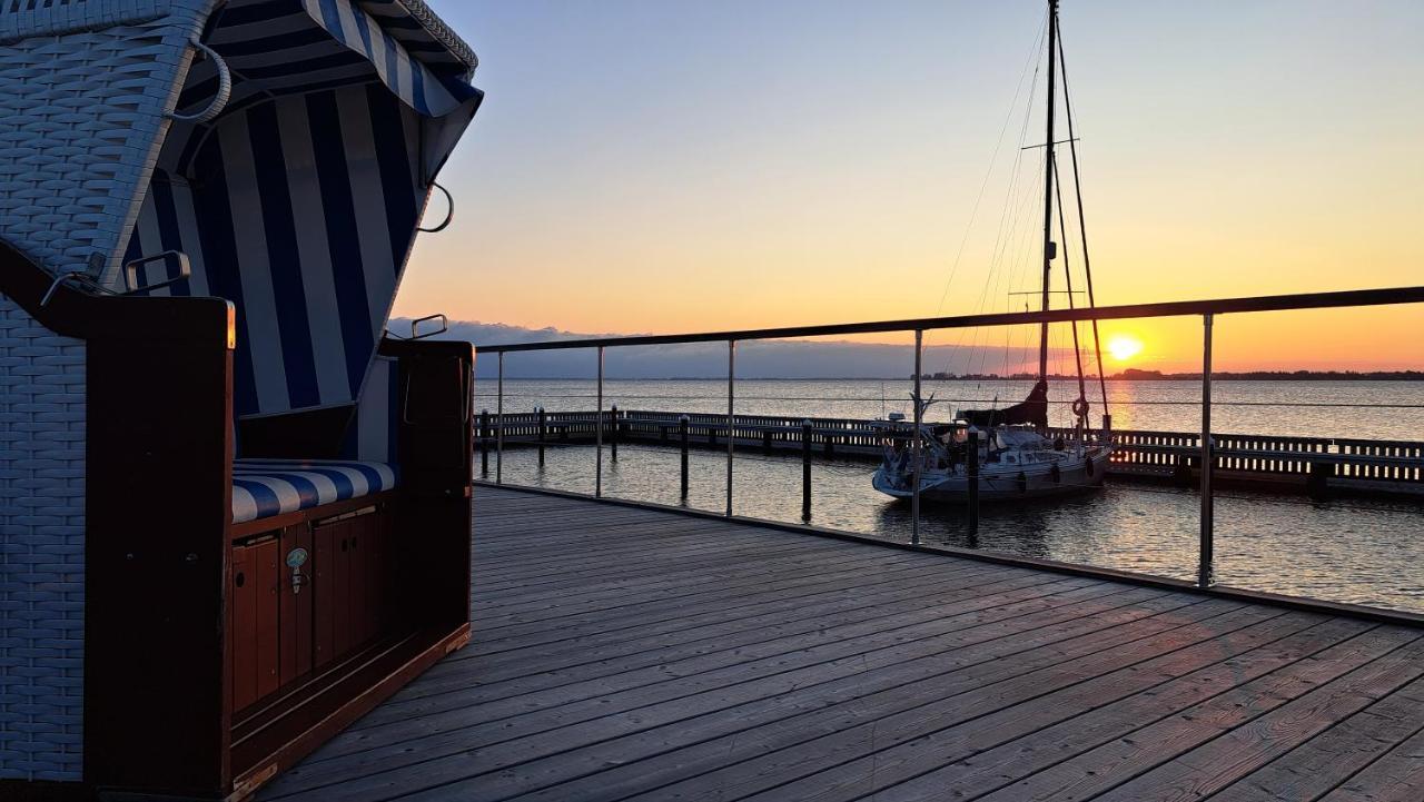 Hausboot Harmonie Hotel Stralsund Exterior photo